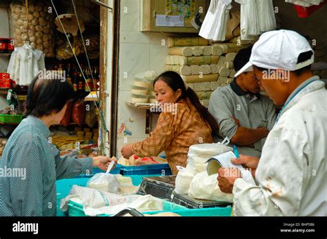 Grocery sales on a food market at Shanghai, China Stock Photo - Alamy