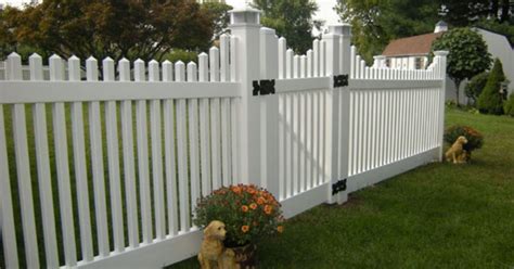 The Hottest Modern Fence Designs for 2023 - Smucker Fencing