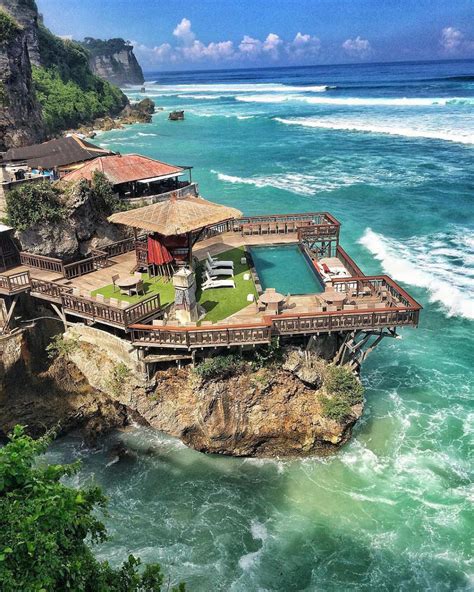 Uluwatu-Beach-Badung-Bali - idbackpacker.com