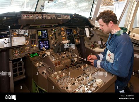 Boeing 757 cockpit & technician Stock Photo - Alamy