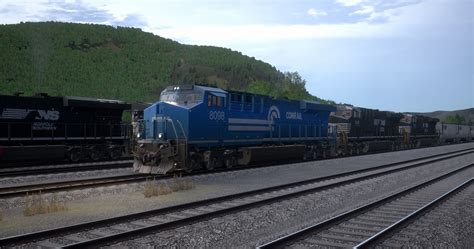 Norfolk Southern ES44AC Heritage Unit 8098 in Conrail Livery - Train ...