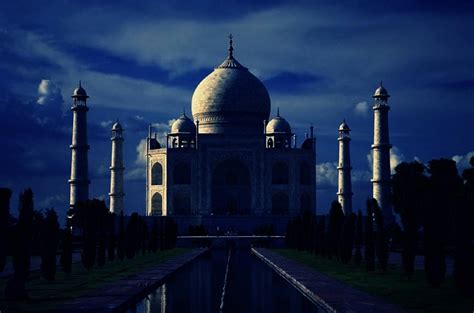 Taj Mahal Historical Facts and Pictures | The History Hub