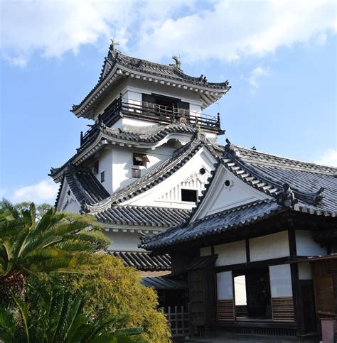 Kochi Castle - A rare jewel in Shikoku - VOYAPON