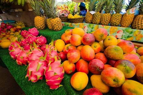 HAWAIIAN FRUIT -- Pineapples, mangoes & dragonfruit (pitaya). Yumm ...