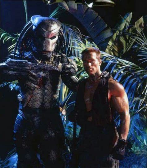 Kevin Peter Hall as the Predator with Arnold Schwarzenegger in a ...