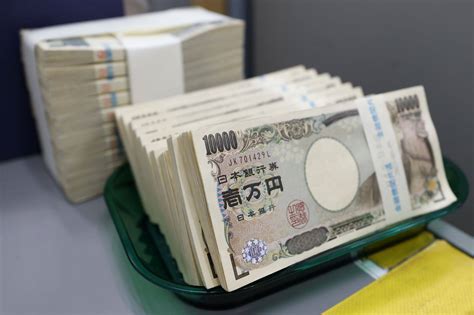 Yen weakens to ¥141 zone against U.S. dollar in new 24-year low - The ...