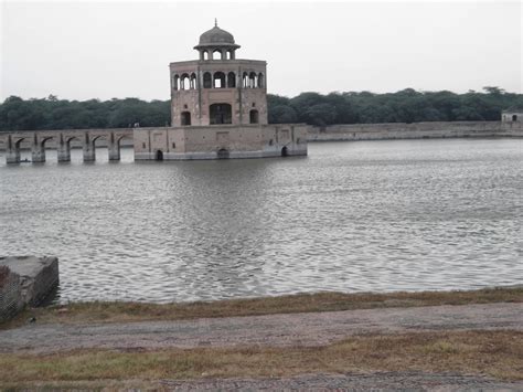 Hiran Minar History Urdu Hiran Minar Pictures Hiran Minar Information ...