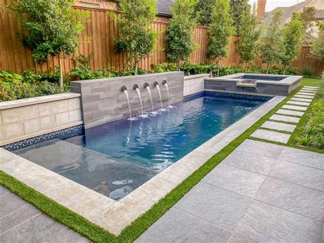 Modern Rectangle Garden Design - Here, rectangular pavers set in a ...