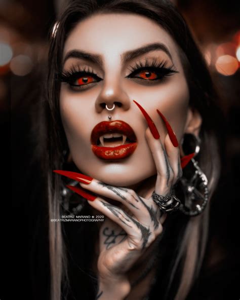 🩸𝔰𝔞𝔱𝔞𝔫𖤐𝔥𝔢𝔯𝔰𝔢𝔩𝔣🩸 on Twitter | Maquillage vampire, Femme vampire, Vampire