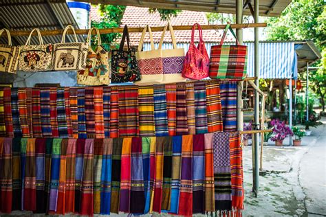 12 traditional Vietnamese souvenirs | Vietnam Tourism