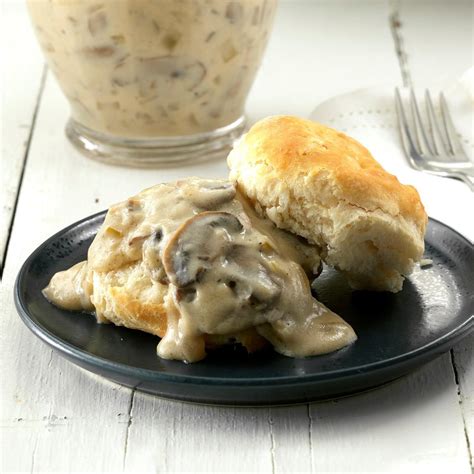 Mushroom Sour Cream Gravy Recipe: How to Make It