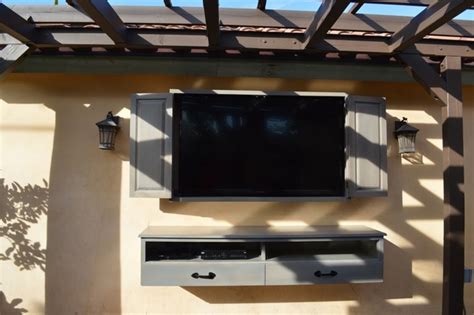 Outdoor TV enclosure ideas – take the entertainment outdoors