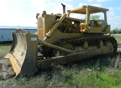 Caterpillar D9 dozer in Salina, KS | Item B3621 sold | Purple Wave