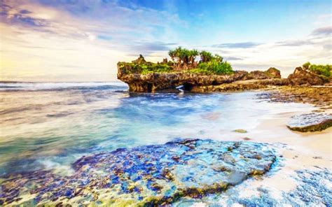 √ Pantai Kukup, Pesona Tanah Lot Versi Mini di Jogja