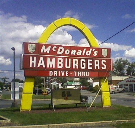 File:Lancaster McDonald's sign.jpg - Wikimedia Commons