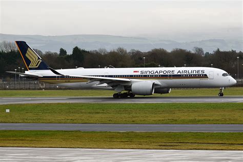 Singapore A359 at Barcelona on Oct 24th 2020, takeoff without clearance ...