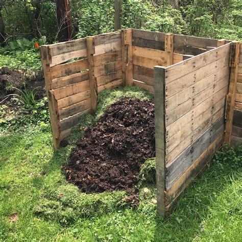 DIY Compost Bin from Pallet Wood