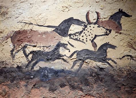 Prehistoric Cave Paintings In Lascaux France - Ghana tips