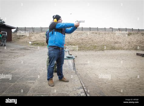 Desert eagle pistol hi-res stock photography and images - Alamy