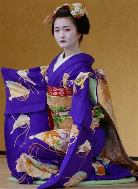 What Is A Kimono? Some Interesting Facts About This Traditional ...