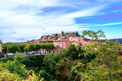 Roussillon: A 'Beau village' in the Ochre trail hills (Provence)