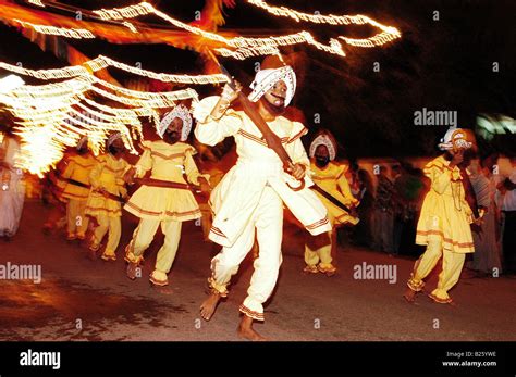 Sri Lanka, perahera, THE ESALA PERAHERA Stock Photo - Alamy