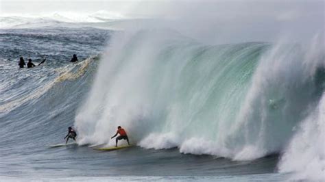 Eddie Aikau Memorial: Surfing stars chase big waves | CNN