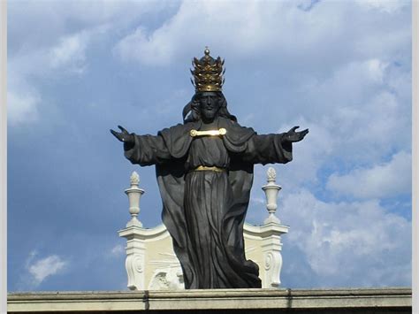 Crazy Pictures: Black Jesus Statue Images