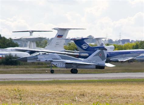 MiG-29 SMT | A Mikoyan-Gurevich MiG-29 SMT during takeoff at… | Flickr