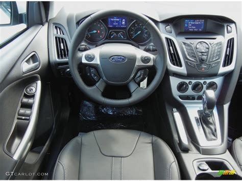 2013 Ford Focus SE Sedan Charcoal Black Dashboard Photo #71389510 ...