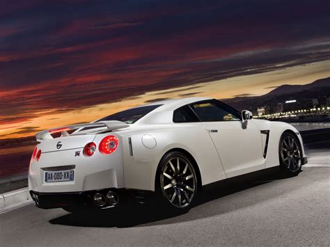 NISSAN GT-R (R35) - Facelift Specs & Photos - 2011, 2012, 2013, 2014 ...