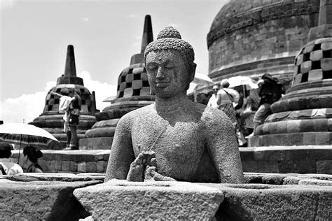 Borobudur Statue | Statue, Buddha, Buddha statue