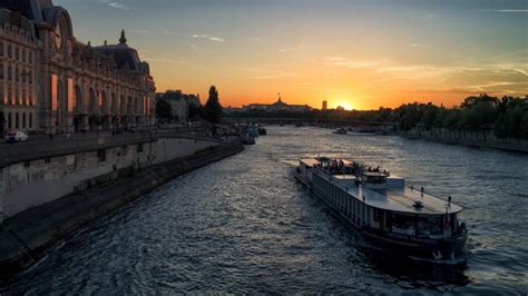 Best Paris Boat Tours & Seine Cruises: How to Book?