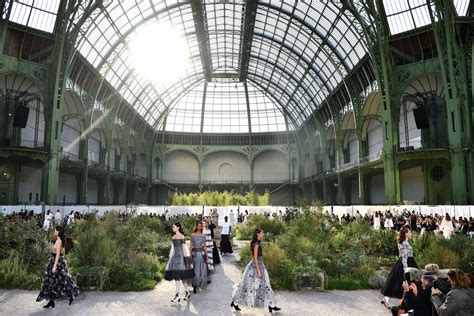 Tổng hợp hơn 83 về grand palais chanel fashion show hay nhất ...