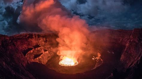 Congo's Mount Nyiragongo volcano blows its top, sending thousands ...