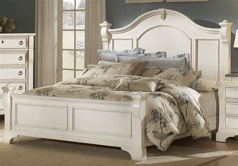 Heirloom White Queen Poster Bed from American Woodcrafters (2910-50POS ...