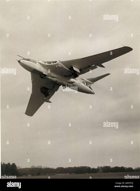 Handley Page Victor B2 armed with Blue Steel Stock Photo - Alamy