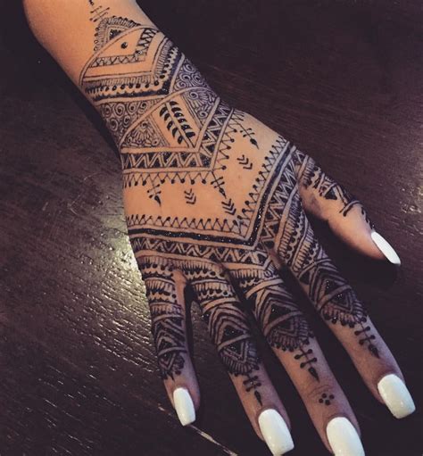 Black henna design | Henna patterns hand, Henna patterns, Henna designs