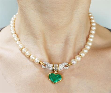 Bulgari Pearl Heart Emerald Diamond Gold Necklace 1980s Bvlgari at ...