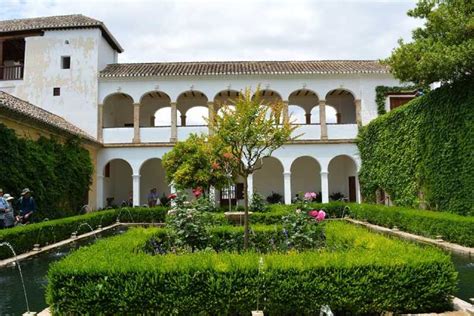 Granada: Alhambra Gardens, Generalife & Alcazaba Guided Tour | GetYourGuide