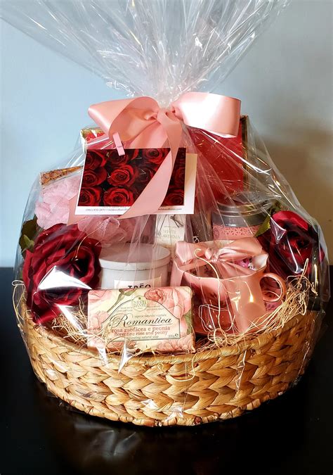 Christmas Flowers Gift Baskets 2023 Latest Perfect Popular Incredible ...