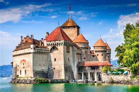 29 Best Castles in Switzerland (Photos)