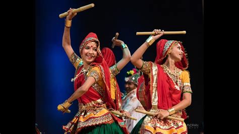 Dandiya Dance || Traditional Garba || Gujarat | 2019 || Navratri ...