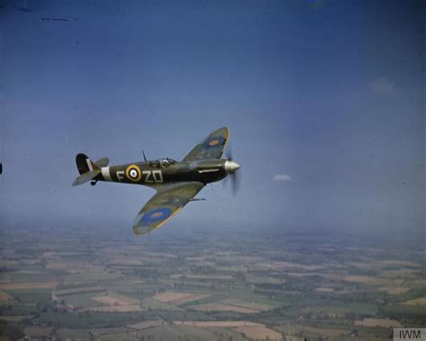 Spitfire pilots and aircraft database - Spitfire AD233