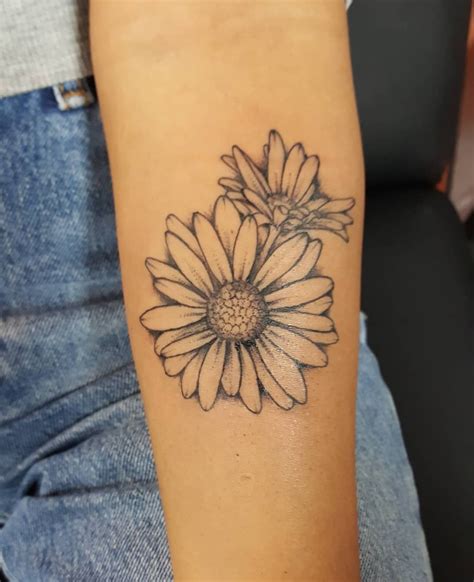 Top more than 55 tattoo daisy flower latest - in.cdgdbentre