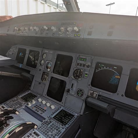 Pilot let me sit upfront in the A319 cockpit : r/aviation