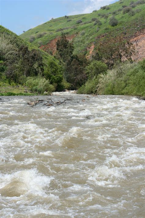 The Israelites cross the River Jordan - The Bible Journey