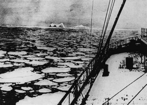 33 Rare Titanic Sinking Photos Taken Just Before And After It Happened