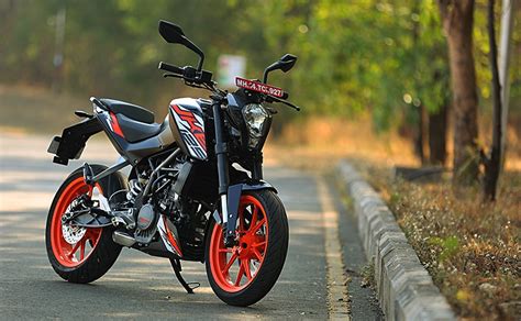 KTM 125 Duke First Ride Review - CarandBike