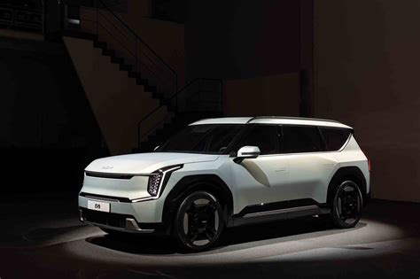 2024 Kia EV9 3-row electrical SUV squares off with luxurious makes